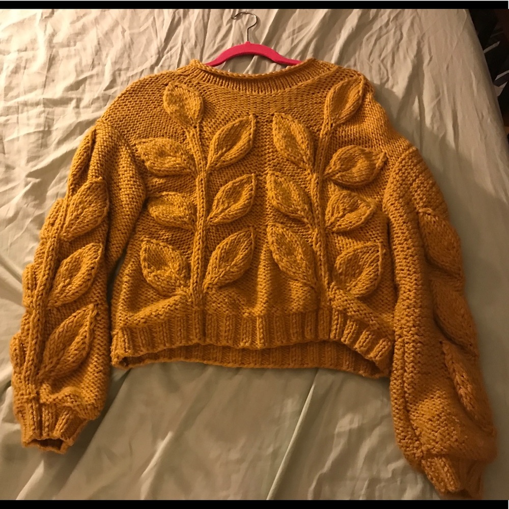 Hand knit chunky cropped sweater - Picture 3 of 6